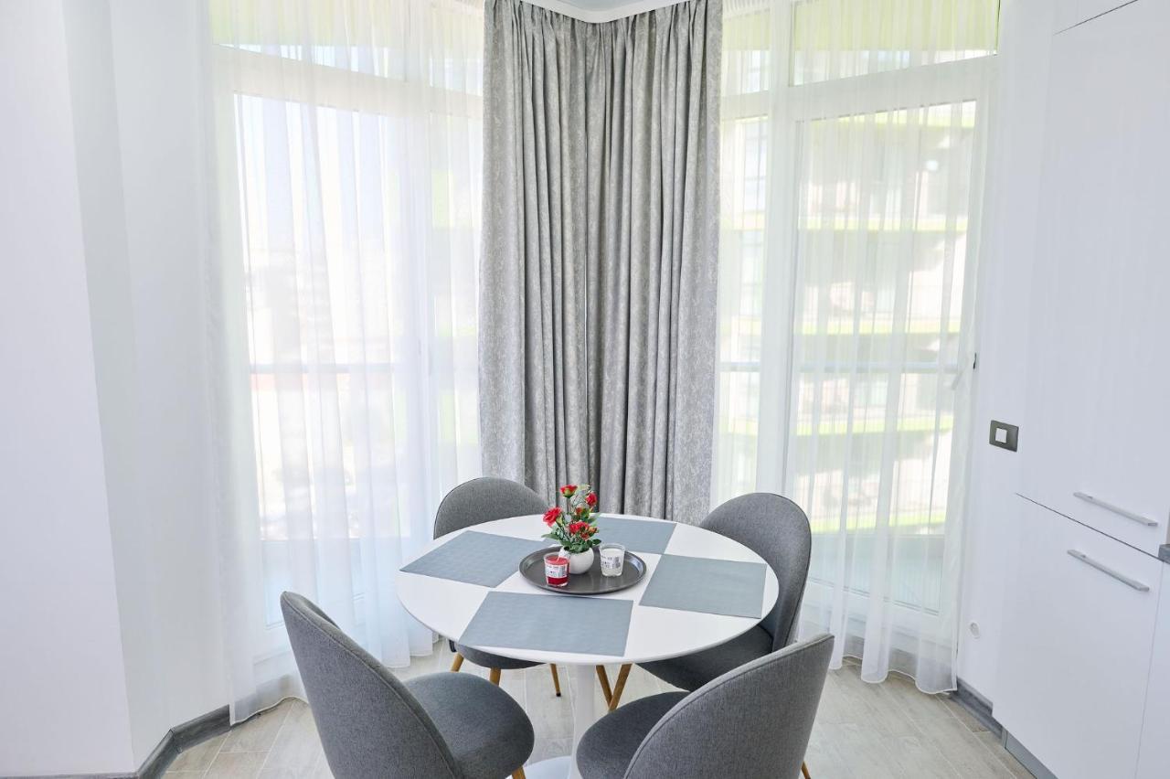 Seascape Apartment Spa N Pool Beach Resort 마마이아 외부 사진