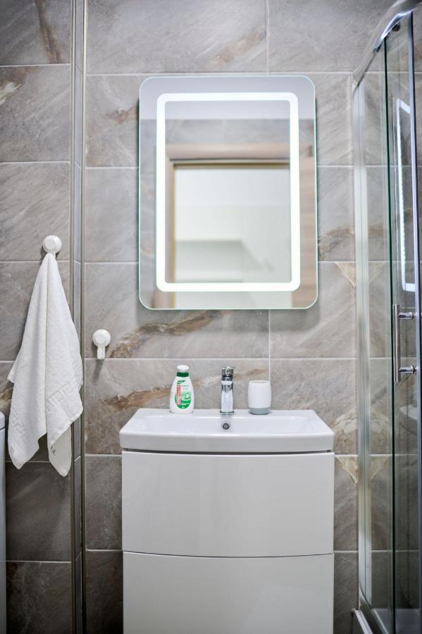 Seascape Apartment Spa N Pool Beach Resort 마마이아 외부 사진