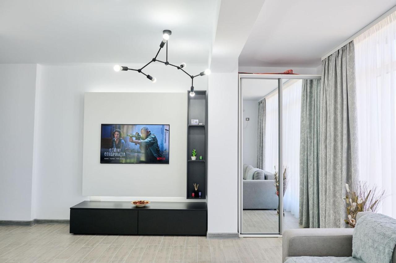 Seascape Apartment Spa N Pool Beach Resort 마마이아 외부 사진